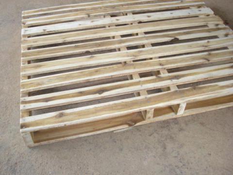 Pallet gỗ 2 hướng nâng - Công Ty TNHH  Thương Mại Dịch Vụ Tân Thịnh Hoàng Gia